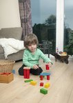 Tupot małych stóp ? drewniana podłoga w pokoju dziecięcym