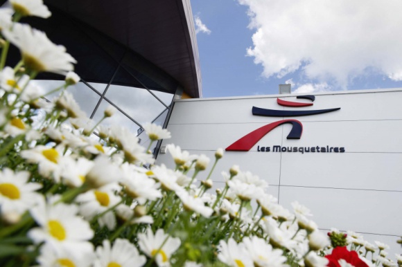 Handel, BIZNES - W 2020 roku Grupa Muszkieterów, działająca na czterech europejskich rynkach, wypracowała wzrost obrotów o 2,3 proc. Obroty siedmiu szyldów należących do Muszkieterów, a także stacji paliw wyniosły 42,1 miliarda euro., Muszkieterowie umocnili pozycję w Europie w 2020 r. – 46,3 miliarda obrotów Handel, BIZNES - W 2020 roku Grupa Muszkieterów, działająca na czterech europejskich rynkach, wypracowała wzrost obrotów o 2,3 proc. Obroty siedmiu szyldów należących do Muszkieterów, a także stacji paliw wyniosły 42,1 miliarda euro.