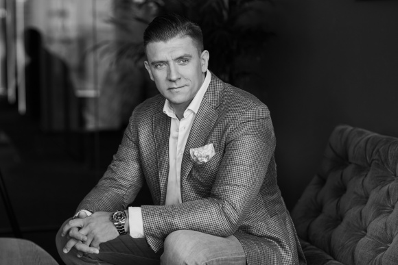 Giełda, BIZNES - W momencie, gdy większość banków komercyjnych wycofywało się z preferencyjnych stawek na lokatach, państwo ponownie wita amatorów papierów dłużnych. Rok 2020 zakończono powrotem kapitału do czteroletnich obligacji antyinflacyjnych oraz papierów trzymiesięcznych. Czy słusznie?, Obligacje Skarbu Państwa wracają do łask. Giełda, BIZNES - W momencie, gdy większość banków komercyjnych wycofywało się z preferencyjnych stawek na lokatach, państwo ponownie wita amatorów papierów dłużnych. Rok 2020 zakończono powrotem kapitału do czteroletnich obligacji antyinflacyjnych oraz papierów trzymiesięcznych. Czy słusznie?