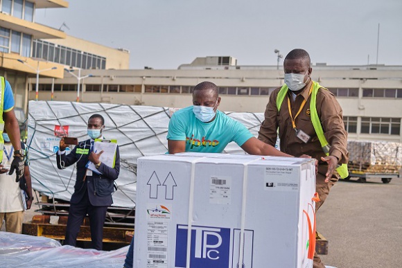 Zdrowie, BIZNES - Fundacja UPS zobowiązuje się do dostarczenia 20 milionów dawek szczepionki przeciwko COVID-19 do krajów potrzebujących na czterech kontynentach, UPS wspiera równomierną dystrybucję szczepionek na świecie Zdrowie, BIZNES - Fundacja UPS zobowiązuje się do dostarczenia 20 milionów dawek szczepionki przeciwko COVID-19 do krajów potrzebujących na czterech kontynentach