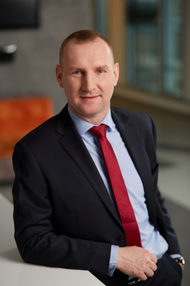 Finanse, BIZNES - Z najnowszego raportu Deloitte wynika, że 48 proc. banków na świecie wdrożyło cyfrowe rozwiązania, ale 44 proc. dopiero się do tego przymierza. Od czego zależy sprawny proces digitalizacji?, Banki chcą przyspieszyć z digitalizacją, ale łatwo nie będzie Finanse, BIZNES - Z najnowszego raportu Deloitte wynika, że 48 proc. banków na świecie wdrożyło cyfrowe rozwiązania, ale 44 proc. dopiero się do tego przymierza. Od czego zależy sprawny proces digitalizacji?